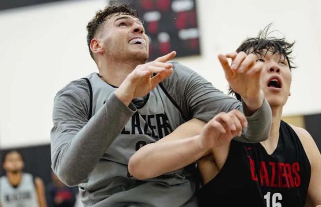 杨瀚森季前赛首分 中国篮球新期待