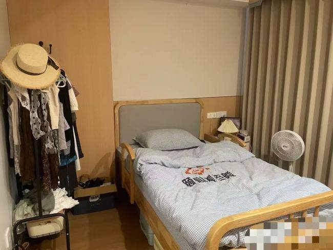 养老院回应27岁女生月租1500元入住 为照顾奶奶同住