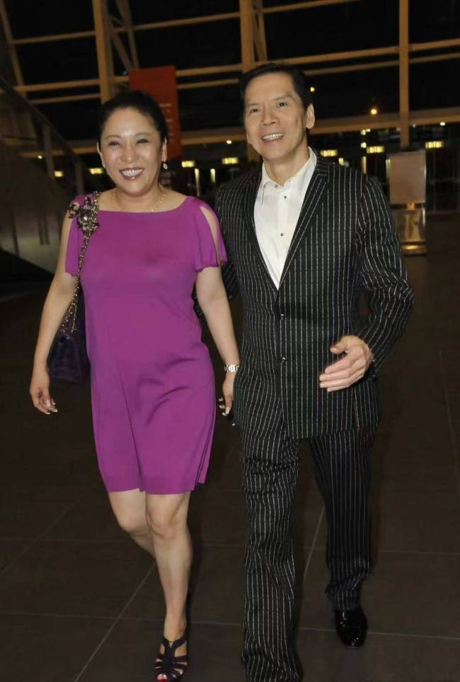 向华强夫妇否认破产传闻 联合声明辟谣