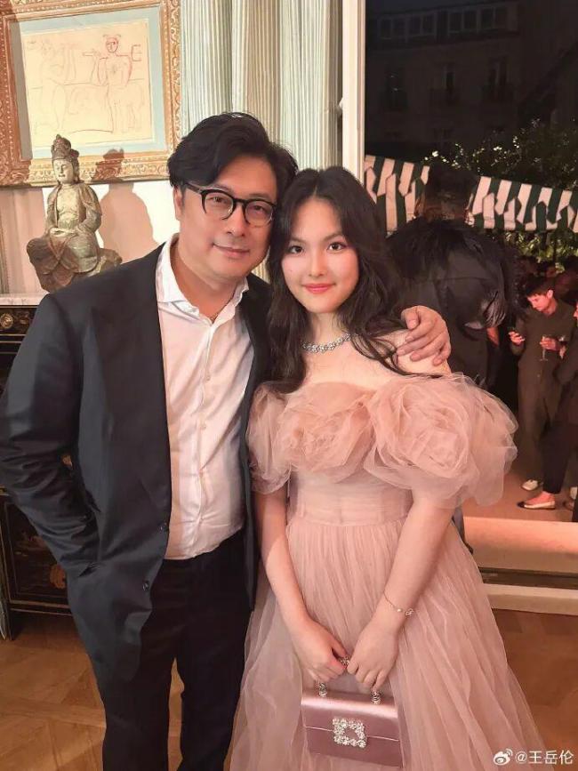 王诗龄获绘画大赛金奖 艺术天赋再获认可