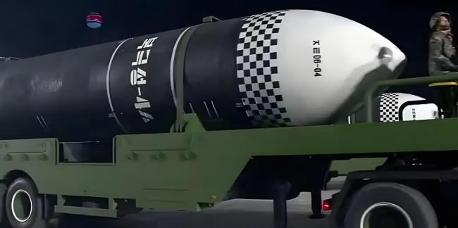 朝鲜“最具威力”核武器亮相 新型潜射导弹震撼登场