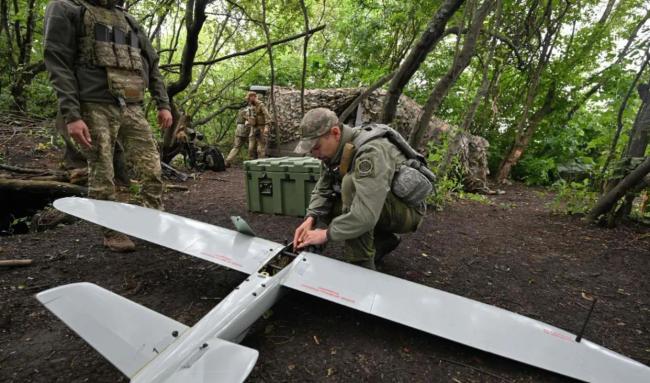 乌军在红军城采用了什么防御战术 三重防线与无人机战