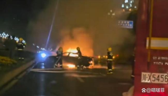 成都一小米SU7车祸后起火驾驶员遇难