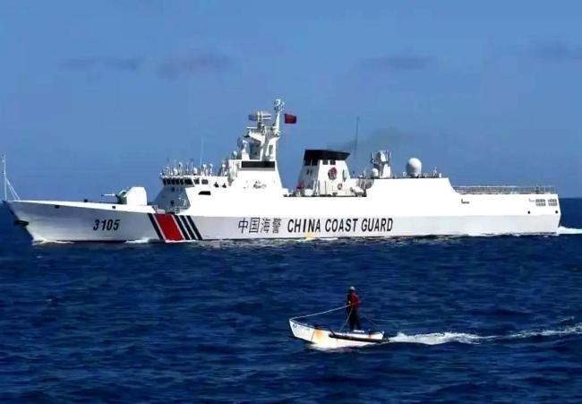 国外网友看菲律宾船只在南海恶意碰撞中国海警船 水炮迎头痛击