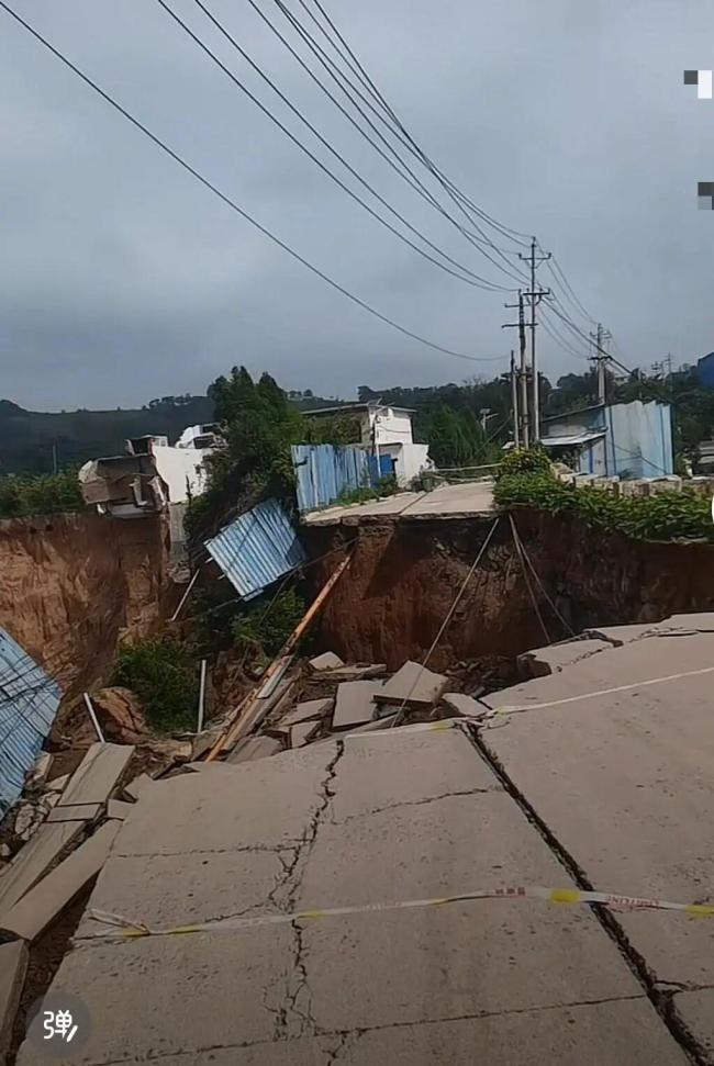 曝矿企开采致路面坍塌房屋开裂 村民反映问题待查