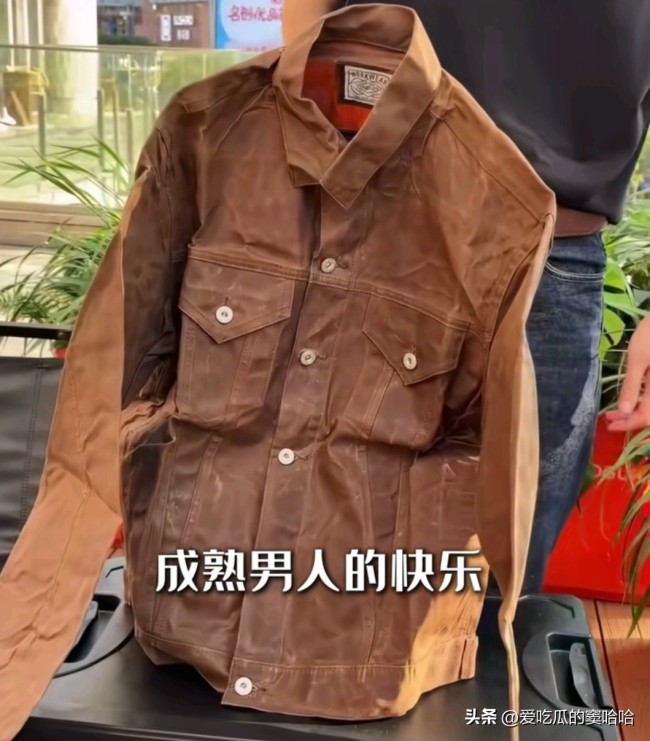 男子买的油蜡夹克硬得像密封袋，明星都爱这款“男人的盔甲”！