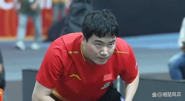 张本智和淘汰梁靖崑后疯狂吼叫 动作嚣张