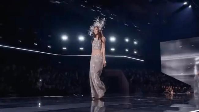 刘雯刷新亚洲模特登台维密次数纪录