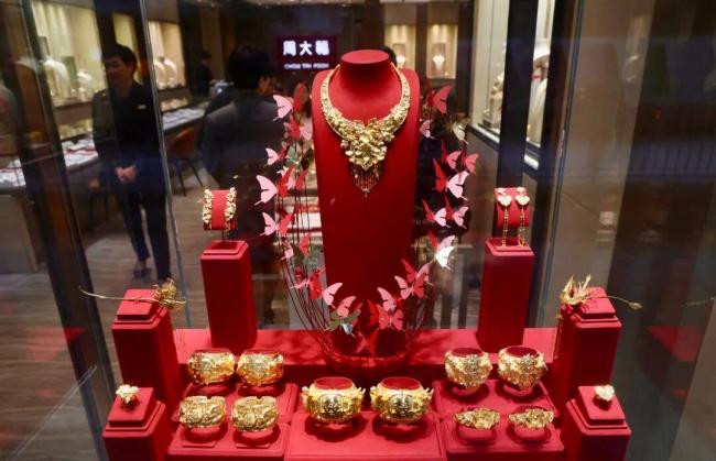 国际金价涨不停 黄金狂热席卷市场