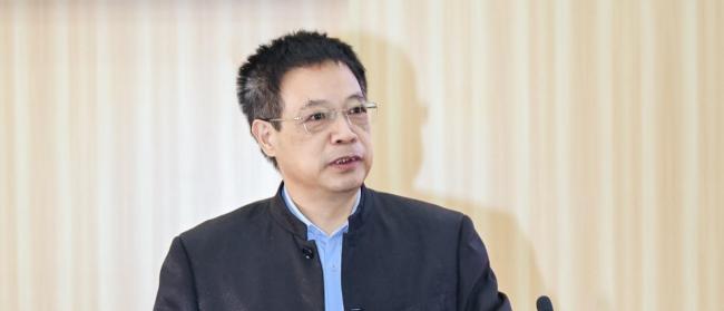 男子将2公斤金条变现，净赚百万
