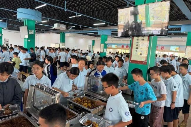 杭州一城区21所中小学设自助餐