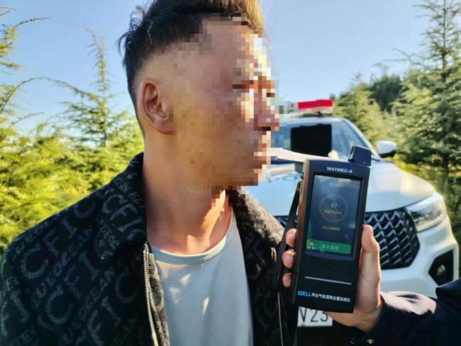 男子六天内两次酒驾欲“找关系”