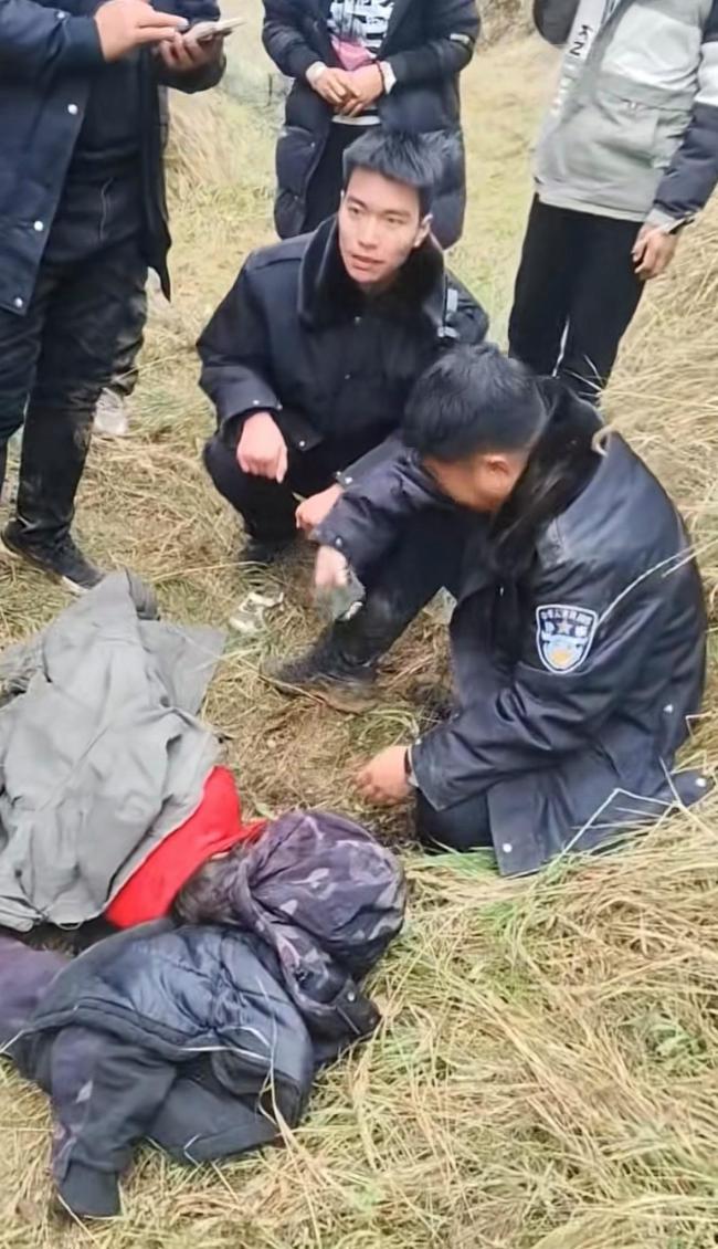 民警回应找到失联女童瞬间落泪