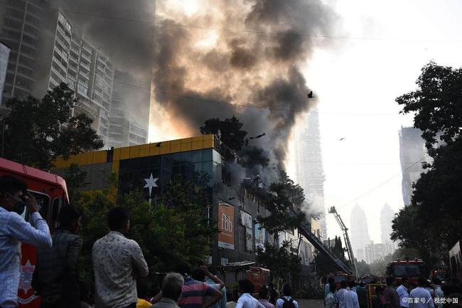 香港中環(huán)突發(fā)火災(zāi) 火勢迅猛蔓延引發(fā)關(guān)注