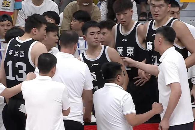 广东全运男篮97比77击败西班牙赫罗纳 徐杰高效表现致胜