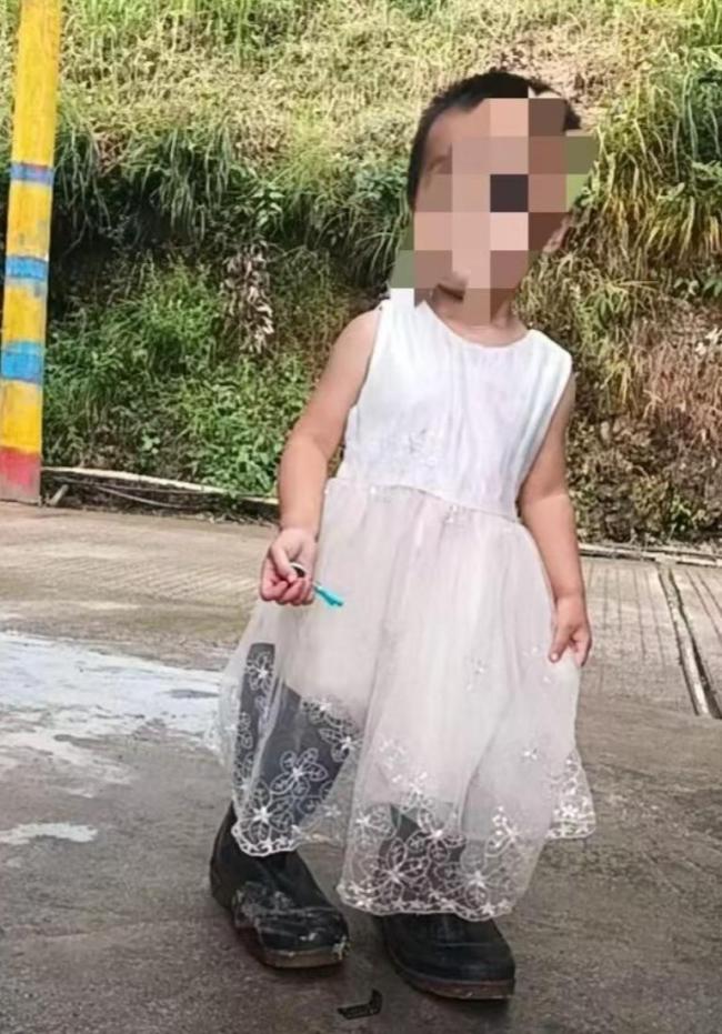 家門口失蹤女童已送醫(yī)檢查身體 警方調(diào)查中