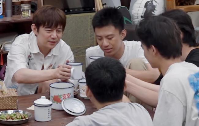 李诞要站在全世界对立面保护何炅 真挚友情感动全场