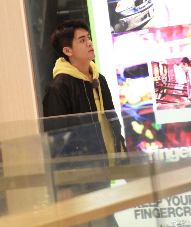 曾舜晞活动中送走汤唯牵走白鹿 新旧绅士风度的完美碰撞