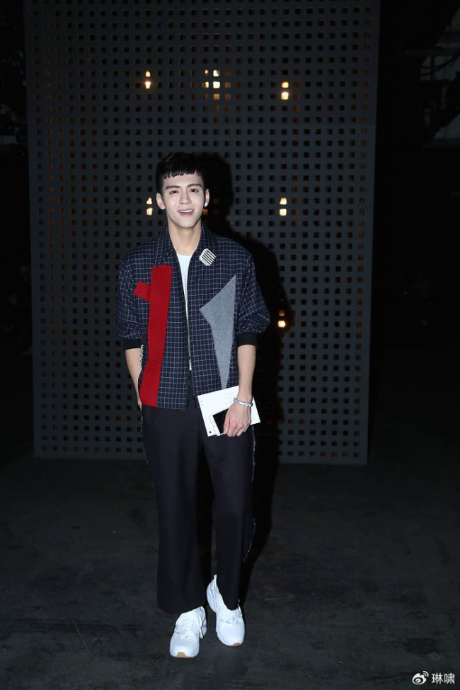 曾舜晞活动中送走汤唯牵走白鹿 新旧绅士风度的完美碰撞