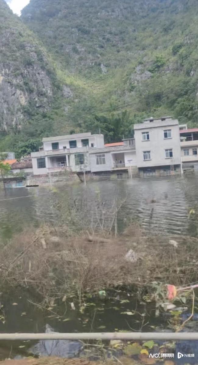 广西百色多个村屯被洪水浸泡逾20日