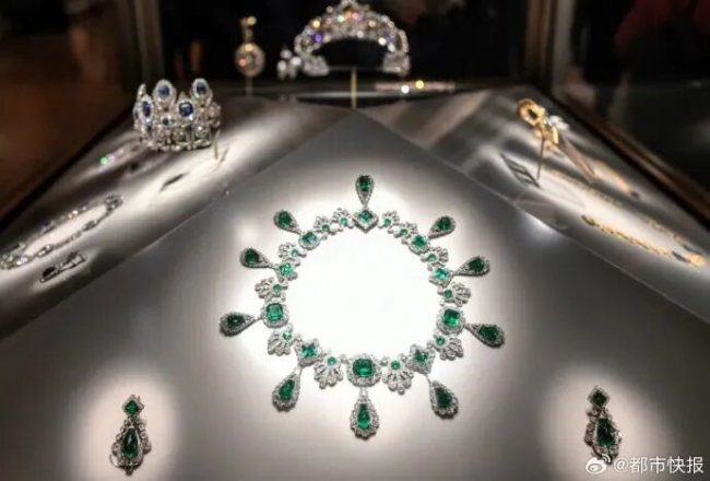 卢浮宫劫案或是团伙“粉红豹”所为 珍贵珠宝被盗