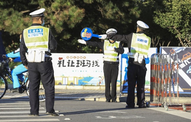 編外人員微腐?。骸耙皇洲k事，一手收錢”