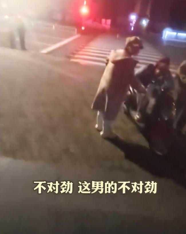 4名外卖小哥救下吵架轻生情侣 深夜街头的生死时速