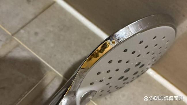 女子洗完澡才发现刚用粪水冲了凉