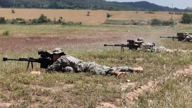 狙击手有多稳？一粒大米告诉你答案 米上绣花见真功