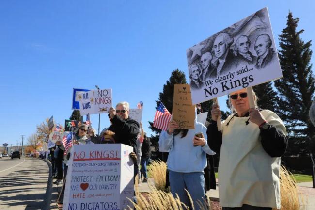 50州爆發(fā)抗議 特朗普發(fā)惡搞視頻 不滿情緒總爆發(fā)