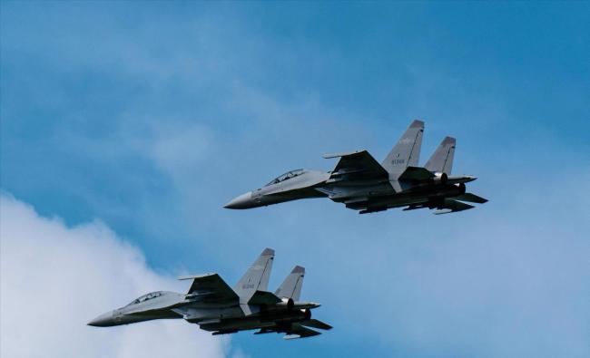 歼-16D如何为隐身战机“开路”:电磁战先锋