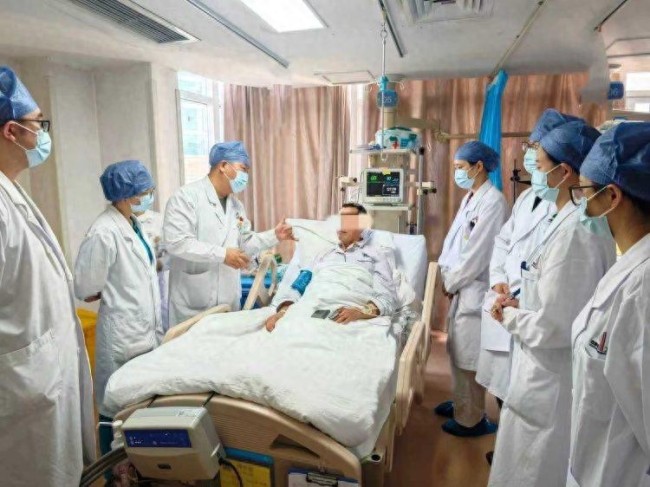 男子自駕6小時不休息突發(fā)肺栓塞：長時間坐車或開車時建議多喝水