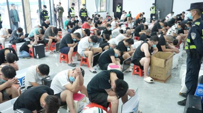 KK园区超800人逃入泰国 电诈突袭引发跨国关注