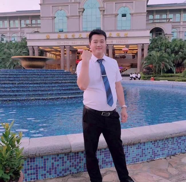 网约车司机放自产破音歌曲走红 车载K歌成网红