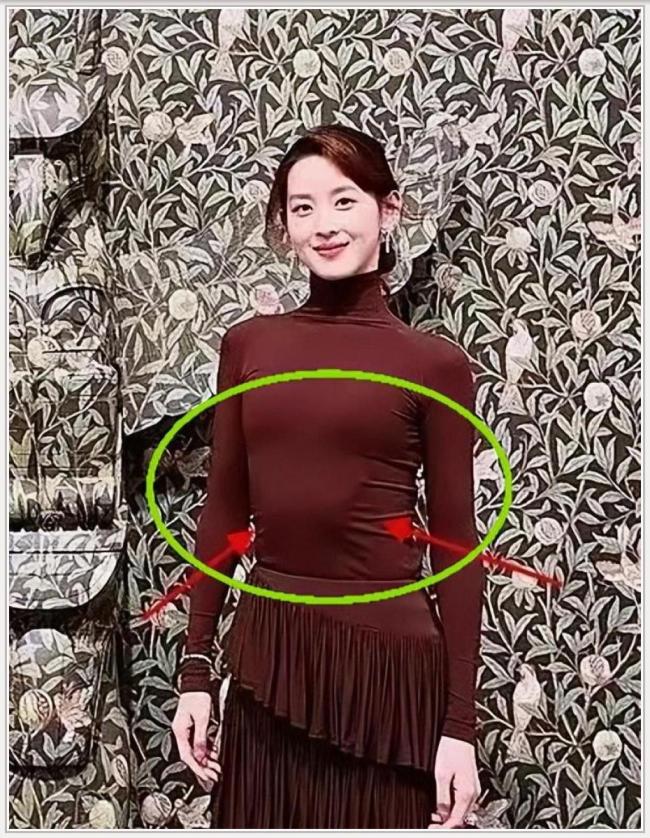章泽天晒看展照片 意外同框杜海涛引发热议