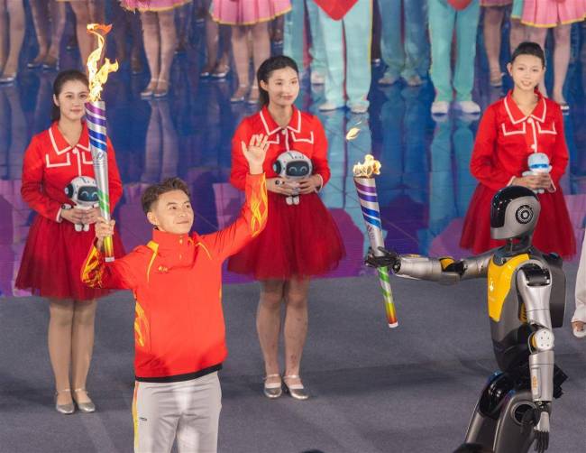 武汉第十二届运动会以不顾激情的精彩文艺表演