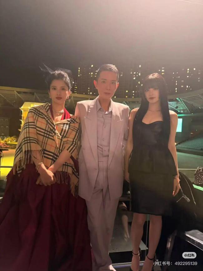 宋威龙张婧仪评论区吵起来了 拍照技术引发争议