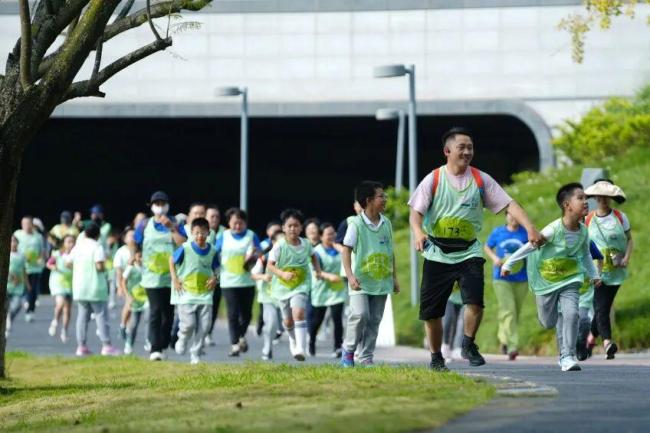 专家热议全面落实“体育每天2小时” 促进身心健康