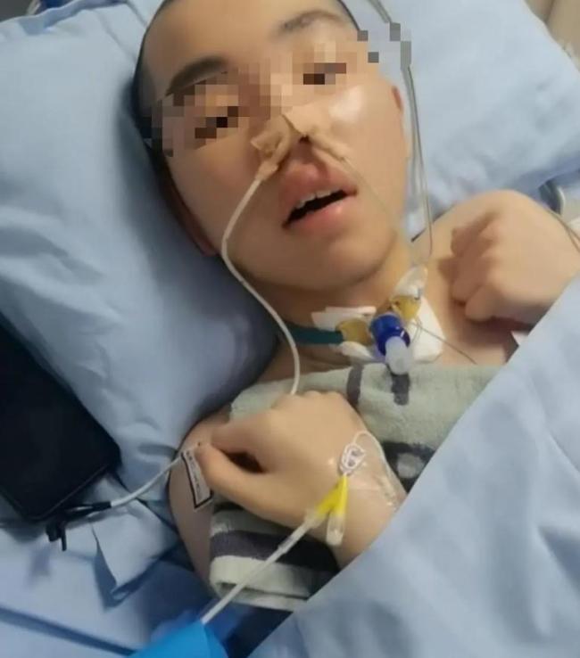 男生嬉闹时被女同学打中左胸后瘫痪 校园悲剧引发赔偿难题
