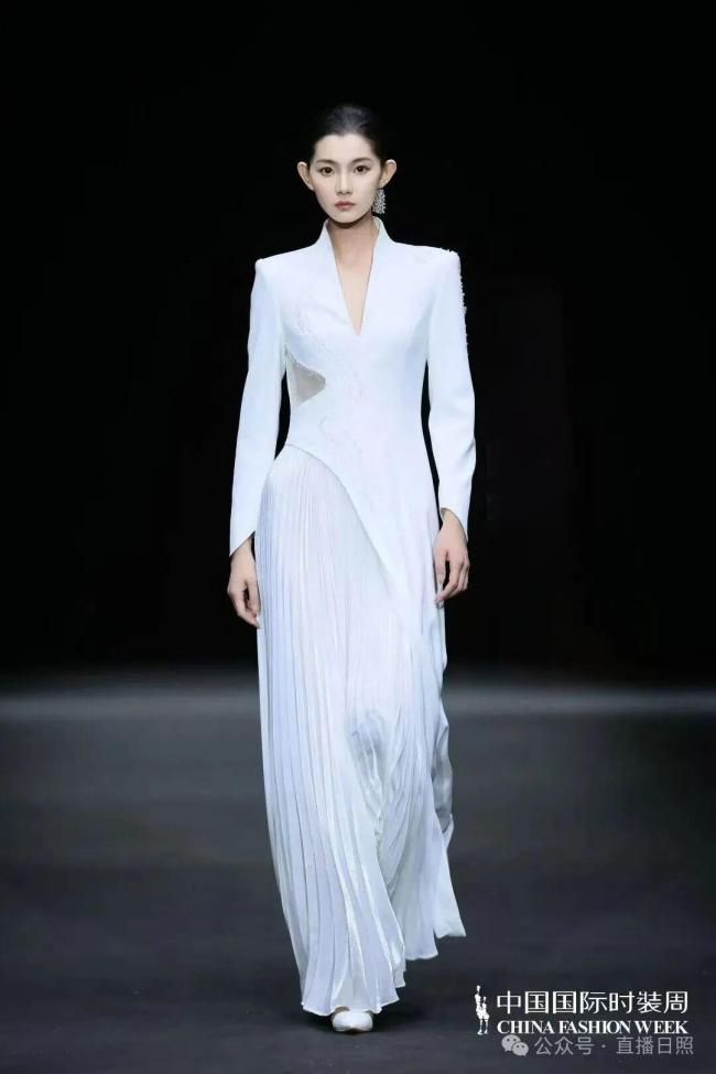 山东女孩获环球小姐中国总冠军 展现东方优雅智慧力量