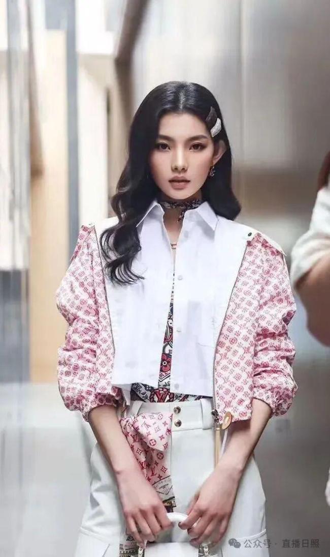 趙娜成環(huán)球小姐中國總冠軍 優(yōu)雅智慧展風(fēng)采