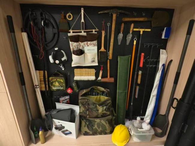 男子白天考古夜里盗墓 双面人生终被揭穿