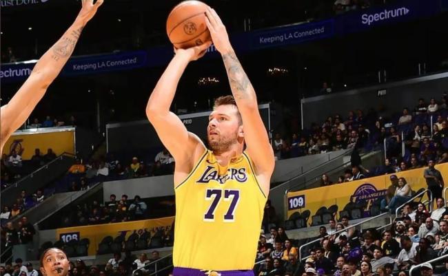 湖人战胜国王 季前赛悬念迭起