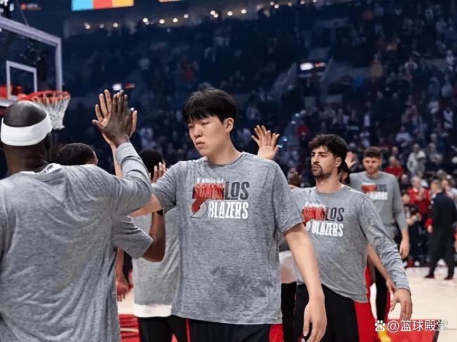 杨瀚森vs快船4分钟全收录：上场6秒就得分 防守站位进步太多 短暂亮相难掩短板