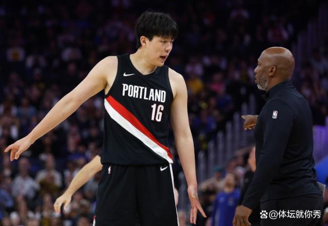 杨瀚森篮下造杀伤罚篮得分 新秀首分的“安全出口”