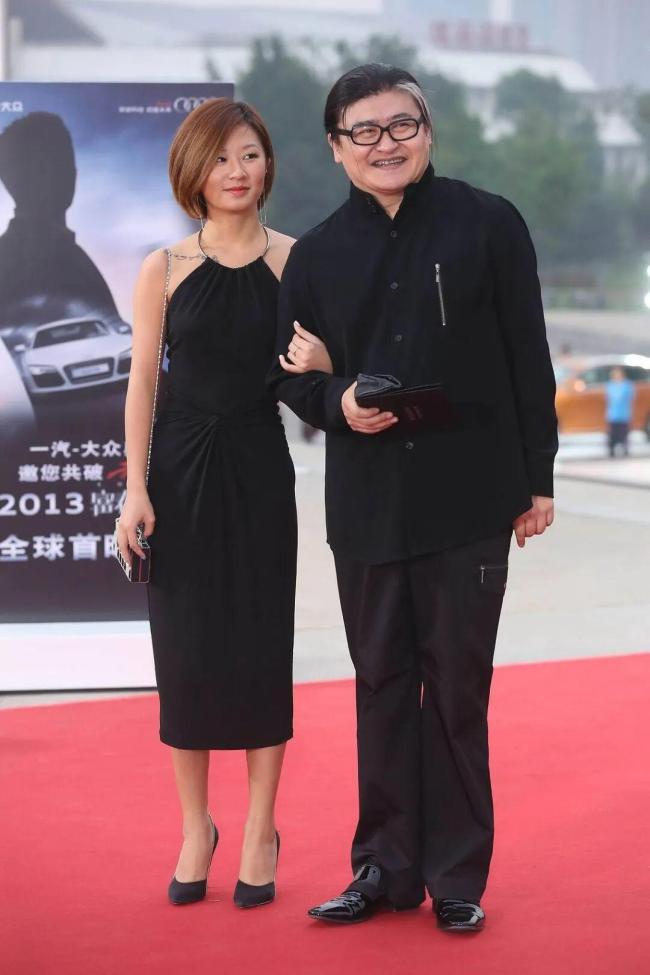 刘欢33岁女儿在重庆举行婚礼 幸福时刻引热议