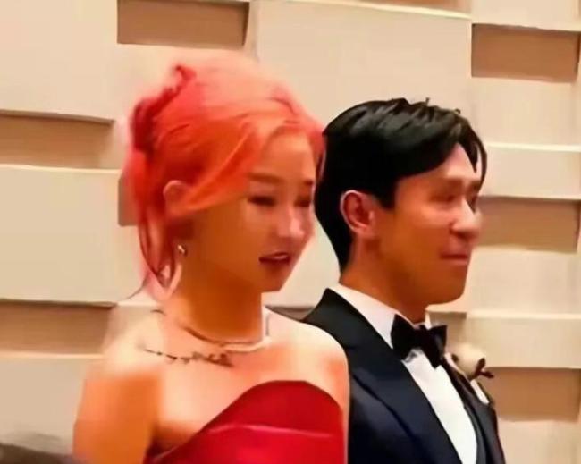 刘欢33岁女儿在重庆举行婚礼 幸福时刻引热议