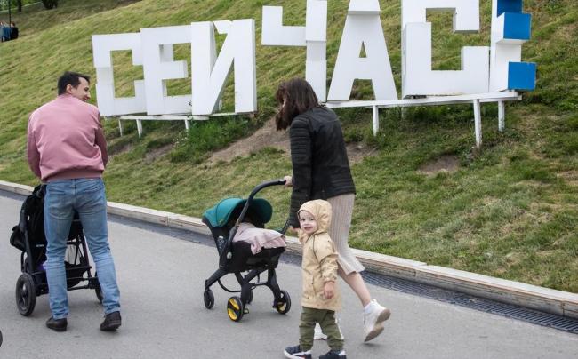 普京为何亲自号召生三胎 应对人口危机