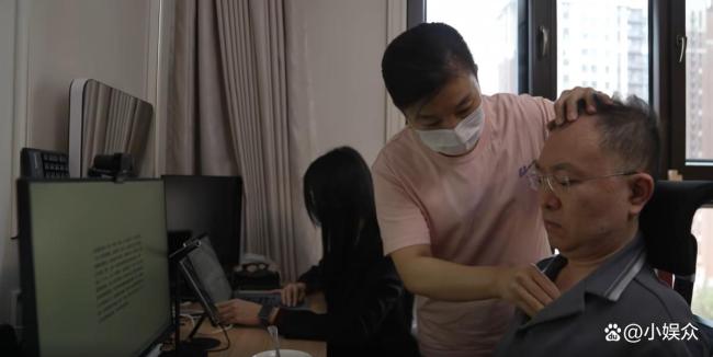 蔡磊近况：全身瘫软，眼控仪成生命之光