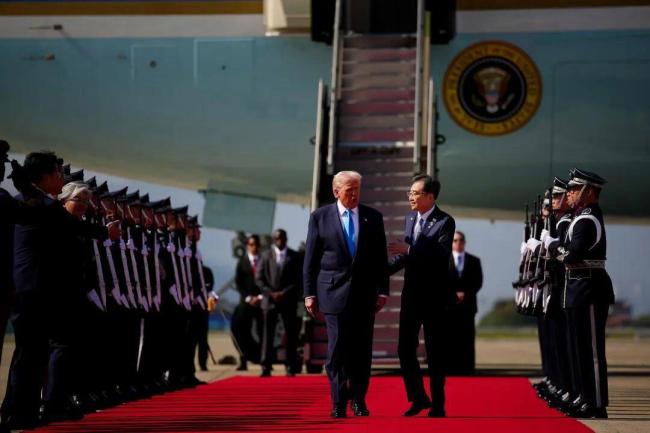 特朗普抵达韩国